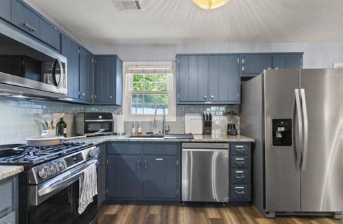 Smyrna House | 2 En-Suites on Main - Fire Pit, Games, Pets Ok