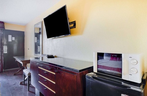 Cape Fear Apartment | 2 Full Bed|Smk|Wade NC