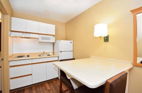Germantown Apartment | 2 Full Beds | Non-Smoking, Kitchen