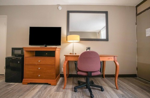 Greensboro Apartment | 2 Full Beds|Non-Smoking