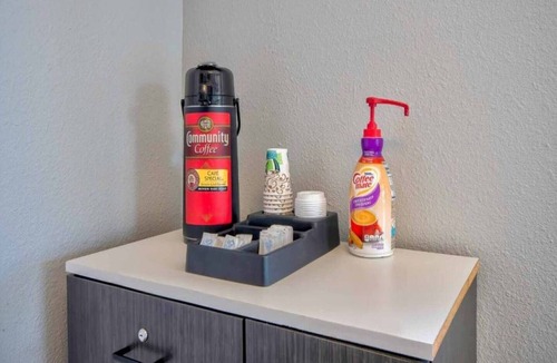 Jonesboro Apartment | 2 Full Beds|Non-Smoking, Micfridge