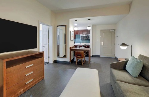 Mount Pleasant Hotel | 2 Homey Suites Perfect for Weekend Getaways – Near Mount Pleasant Attractions