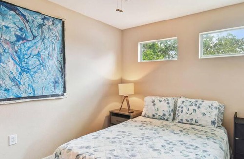 Carver City - Lincoln Gardens House | 2 King Bed Hot Tub Home