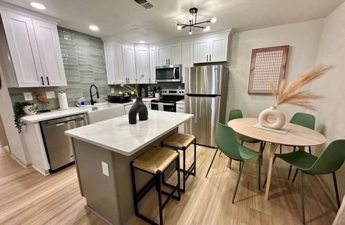 East Ocean View Apartment | 2 king beds -2nd floor walk 2 beach apt2