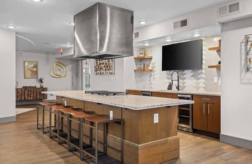Eighth Avenue Apartment | 2 King Suites Walk to Broadway & Gulch