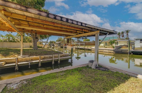 Englewood Cottage | 2 Mi to Englewood Beach! Home w/Private Dock