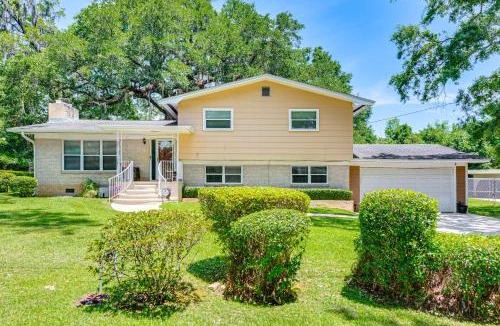 Tallahassee House | 2 Mi to FSU and FAMU Home with Spacious Deck!