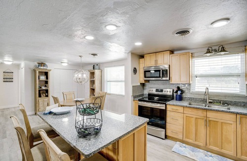 Englewood House | 2 Mi to Manasota Key Beach: Home w/Yard