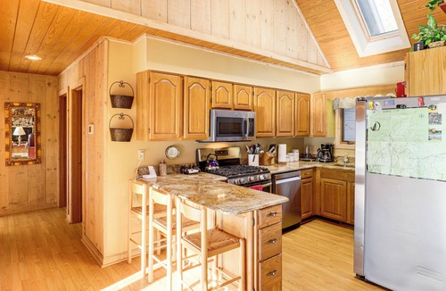 Wolf Laurel House | 2 Mi to Slopes! Spacious Ski Getaway w/Mtn Views