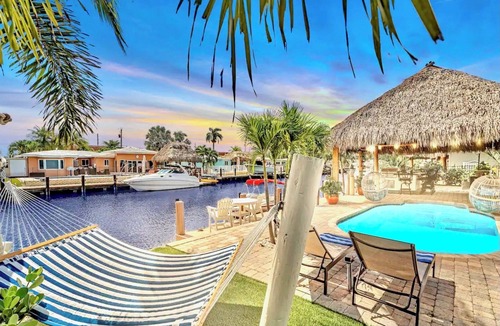 Garden Isles House | 2 miles from the beach! Heated pool/Hot tub/free kayaks & so much moren