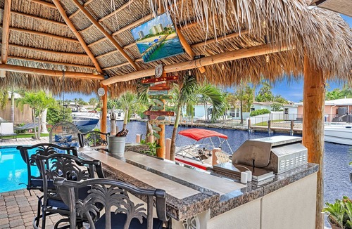 Garden Isles House | 2 miles from the beach! Heated pool/Hot tub/free kayaks & so much moren
