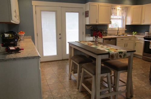 Glasgow House | 2 miles from NB State Park, James River, hiking trails and trout fishing!