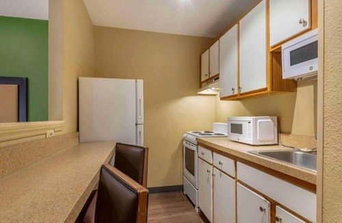 Executive Park Apartment | 2 Queen Beds | Non-Smoking, Micfridge