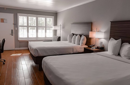 Vero Beach Hotel | 2 Queen Deluxe Rooms | Vero Beach Inn & Suites | Near Jackie Robinson Complex