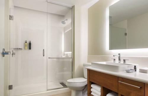 Williamsburg Hotel | 2 Queen | Element Orlando International Drive | Near Convention Center