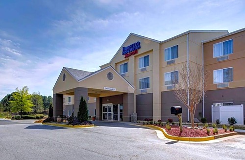 Suwanee Hotel | 2-Star Hotel ∙ Fairfield Inn and Suites by Marriott Atlanta Suwanee