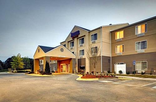 Suwanee Hotel | 2-Star Hotel ∙ Fairfield Inn and Suites by Marriott Atlanta Suwanee