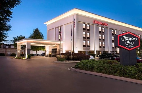 New Castle Hotel | 2-Star Hotel ∙ Hampton Inn Birmingham-Trussville