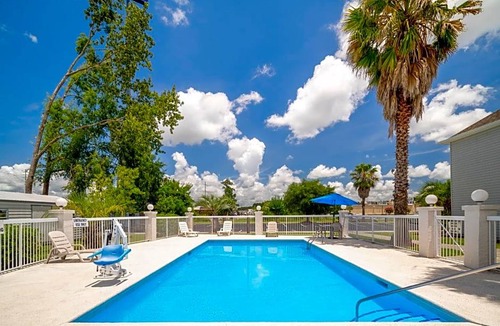 Pooler Hotel | 2-Star Hotel ∙ Microtel Inn & Suites by Wyndham Savannah/Pooler
