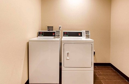 Valley Hotel | 2-Star Hotel ∙ Quality Inn Valley - West Point