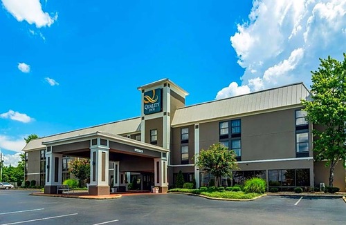 Valley Hotel | 2-Star Hotel ∙ Quality Inn Valley - West Point