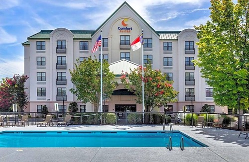 Winston - Salem Hotel | 2-Star Hotel ∙ Comfort Suites Hanes Mall
