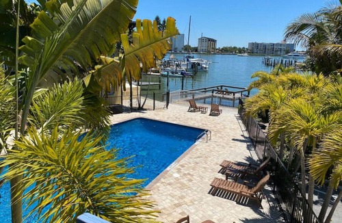 Bay Esplanade Apartment | 2 · Surf n Sand Studio Apartment by the Water 2