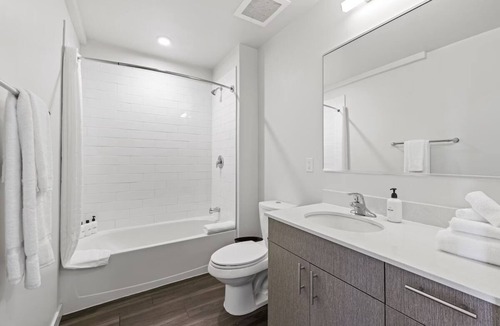 Bluemont Hotel | 2 Units | Arlington Getaway | Kitchen & Rooftop Pool | Ideal for Weekend Getaway