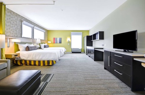 Rock Hill Hotel | 2 Units | Modern Rock Hill Suite w/Fireplace Lounge, Pool & Kitchen