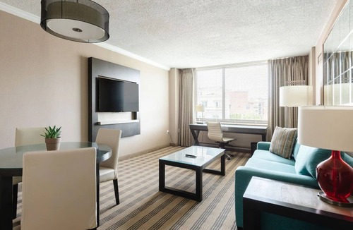 West End Apartment | 2 Units | Perfect Downtown Stay | Kitchen & Desk | Walk to Kennedy Center Shows