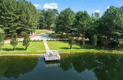 New Hill House | 20 Acre Retreat Near Apex-Rentable Event Venue