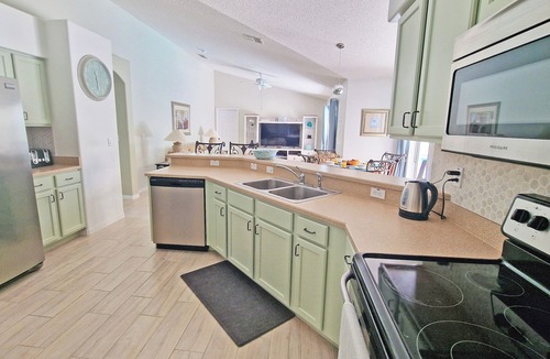 Orange Tree Villa | 20 mins Disney, Secluded Pool & Spa, Games Room, WiFi, Spacious, Good for Groups