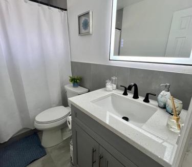 Central Fort Lauderdale Apartment | 20 OFF BLUE WAVE 10min Beach and Airport