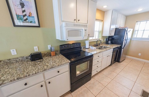 East End House | 20% OFF FALL, 3BR/3BA Dog-Friendly, BEACHFRONT, Center of Island