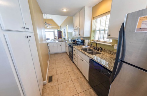 East End House | 20% OFF FALL, 3BR/3BA Dog-Friendly, BEACHFRONT, Center of Island