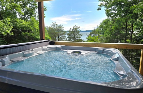 Dandridge Cabin | 20% OFF On Lake Time, Dock, Pavilion at the Lake, Hot Tub, Firepit, Huge Decks
