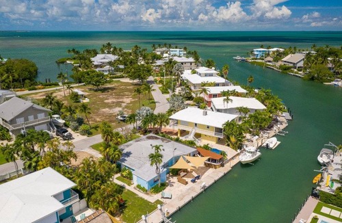 Toll Gate Shores House | 201 m² House ∙ 3 bedrooms ∙ 10 guests
