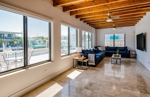 Sunrise Point House | 207 m² House ∙ 3 bedrooms ∙ 8 guests