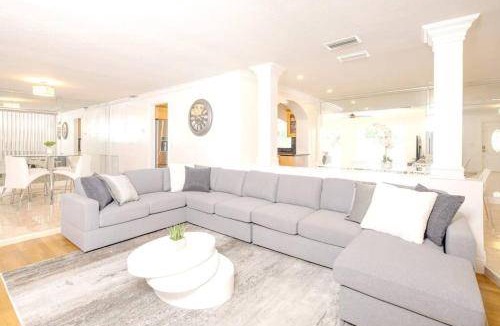 Pembroke Pines Villa | 211 m² Villa ∙ 5 bedrooms ∙ 16 guests