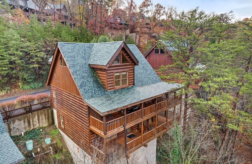 Sevierville Cabin | 247 m² Cabin ∙ 3 bedrooms ∙ 10 guests
