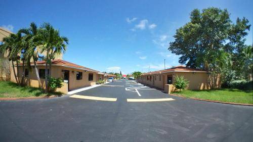 Riviera Beach Hotel | 25 m² Motel ∙ 4 guests
