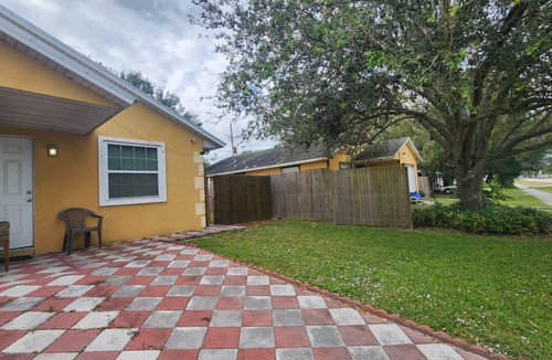 Florida Ridge Apartment | 250 m² Apartment ∙ 1 bedroom ∙ 2 guests