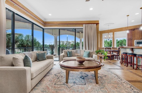 St. Tropez House | 258 m² House ∙ 4 bedrooms ∙ 13 guests