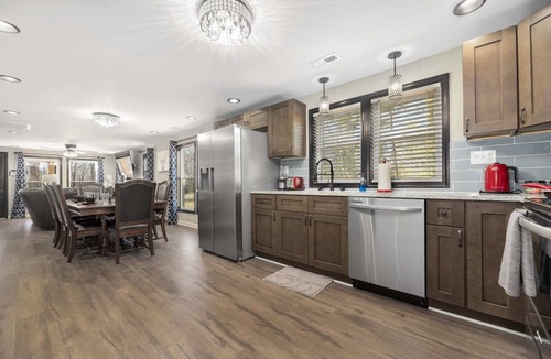 Mount Holly House | “27 Craftsman” – Remodeled Private Country Retreat Near Downtown Mt. Holly