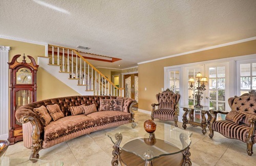 Bearss Plaza House | 278 m² House ∙ 4 bedrooms ∙ 10 guests