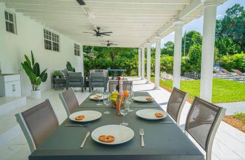 Golden Glades Villa | 279 m² Villa ∙ 5 bedrooms ∙ 12 guests