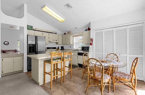 Lindfields House | 2974 3BD Family home + Pool