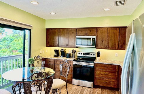 Siesta Key Condo | 2B/2B 1400sf Siesta Key Townhouse With Parking Garage Across From Public Beach