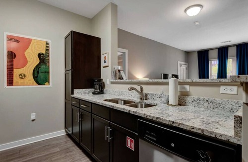 North Capitol Condo | 2Bd 2bth *1 mile walk to downtown!* #401