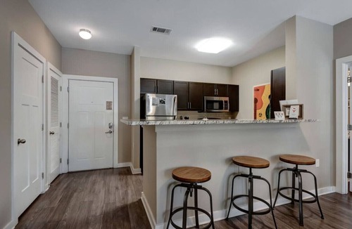 North Capitol Condo | 2Bd 2bth *1 mile walk to downtown!* #401